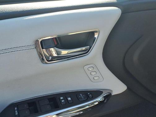 Classic Silver Metallic 2013 Toyota Avalon Limited