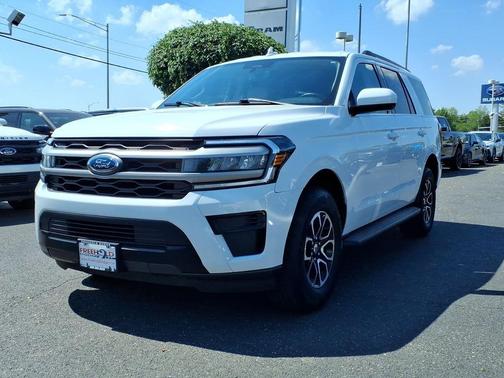 Oxford White 2024 Ford Expedition XLT
