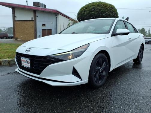 2022 Hyundai ELANTRA SEL