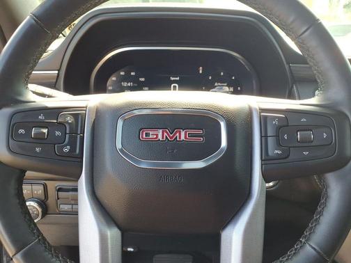 White Frost Tri-Coat 2023 GMC Yukon SLT