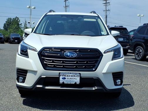 Crystal White Pearl 2024 Subaru Forester Limited