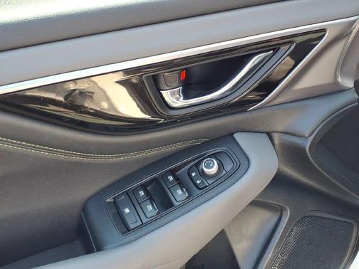 Crystal White Pearl 2024 Subaru Outback Onyx Edition