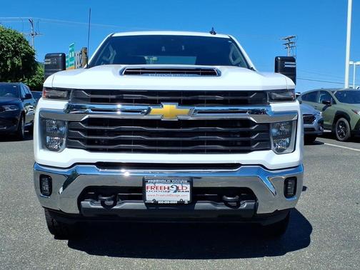 Summit White 2025 Chevrolet Silverado 2500 LT