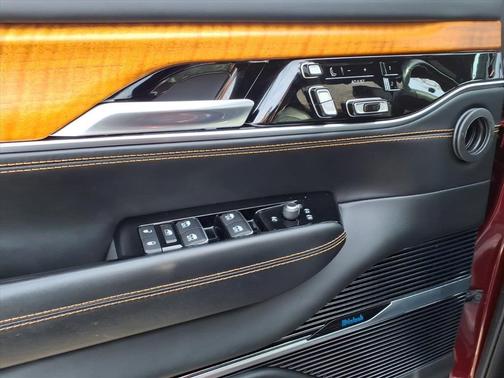 2022 Jeep Grand Wagoneer Series III