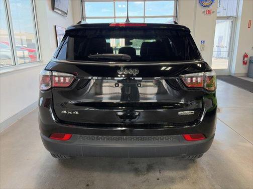 Diamond Black Crystal Pearlcoat 2022 Jeep Compass Latitude Lux
