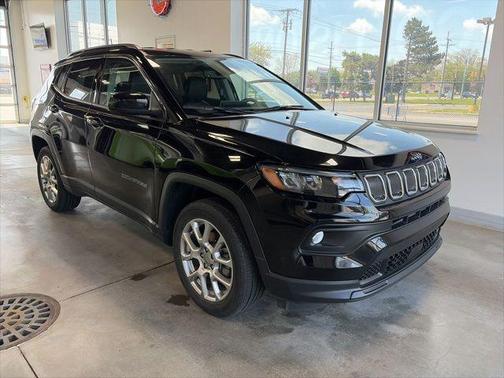 Diamond Black Crystal Pearlcoat 2022 Jeep Compass Latitude Lux
