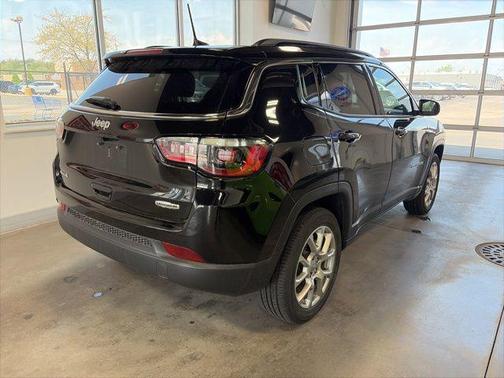Diamond Black Crystal Pearlcoat 2022 Jeep Compass Latitude Lux