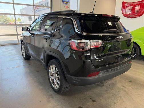 Diamond Black Crystal Pearlcoat 2022 Jeep Compass Latitude Lux