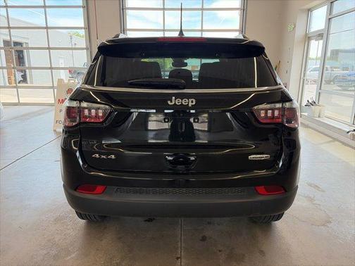 Diamond Black Crystal Pearlcoat 2022 Jeep Compass Latitude Lux