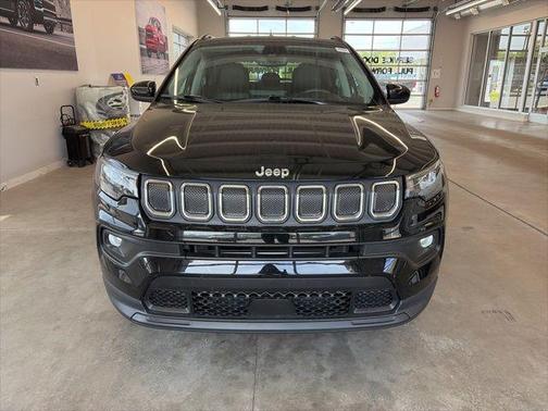 Diamond Black Crystal Pearlcoat 2022 Jeep Compass Latitude Lux