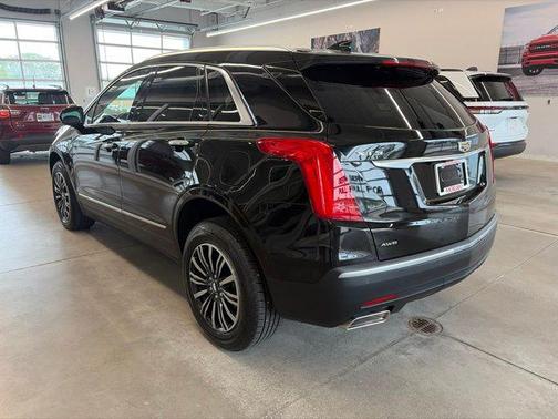 Stellar Black Metallic 2019 Cadillac XT5 Luxury