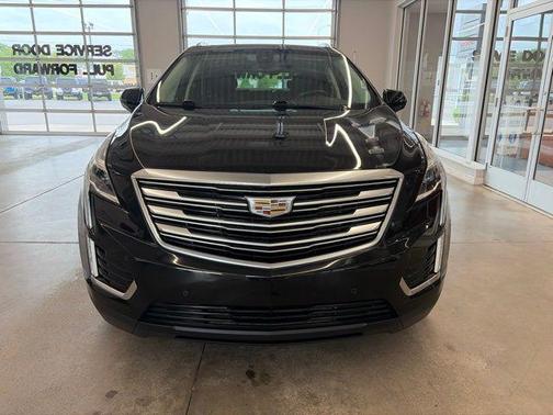Stellar Black Metallic 2019 Cadillac XT5 Luxury