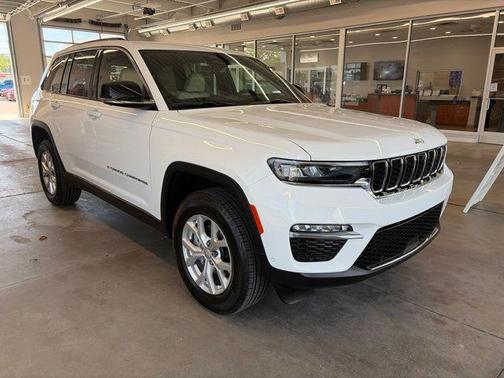 Bright White Clearcoat 2023 Jeep Grand Cherokee Limited