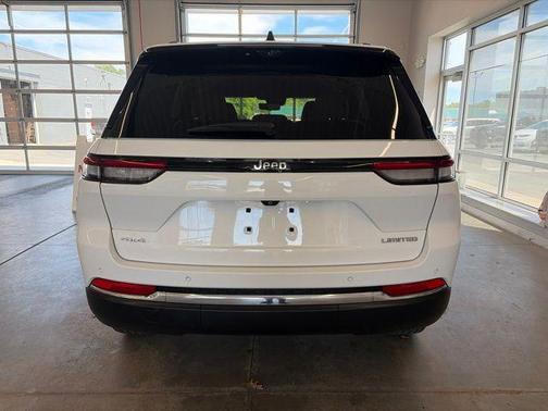 Bright White Clearcoat 2023 Jeep Grand Cherokee Limited