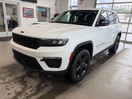 Bright White Clearcoat 2023 Jeep Grand Cherokee Limited