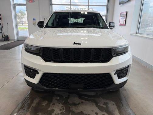 Bright White Clearcoat 2023 Jeep Grand Cherokee Limited