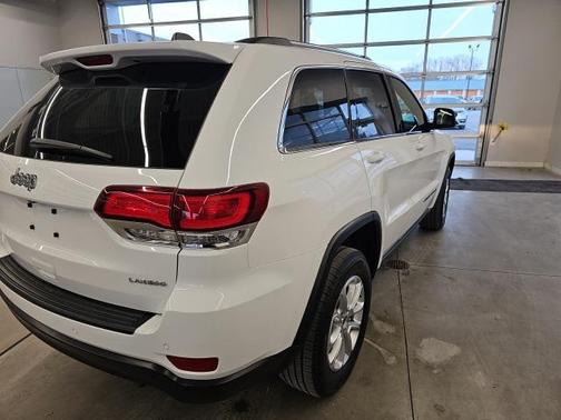 Bright White Clearcoat 2021 Jeep Grand Cherokee Laredo
