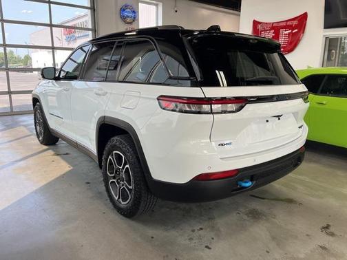 2022 Jeep Grand Cherokee 4xe Trailhawk