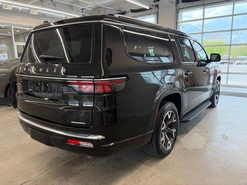Diamond Black Crystal Pearlcoat 2024 Jeep Wagoneer L Series III 4x4