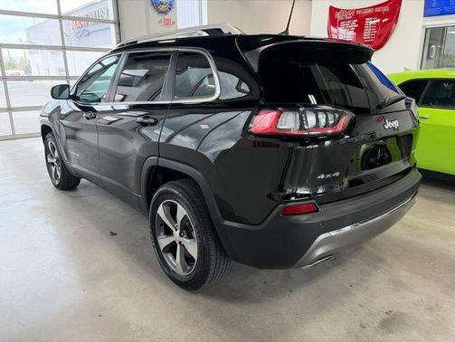 Diamond Black Crystal Pearlcoat 2019 Jeep Cherokee Limited
