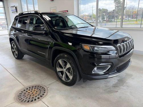 Diamond Black Crystal Pearlcoat 2019 Jeep Cherokee Limited