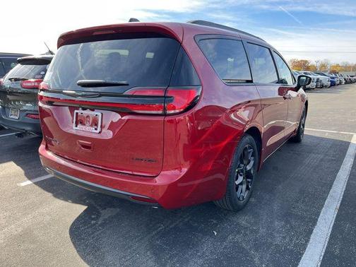 Red Hot Pearlcoat 2026 Chrysler Pacifica Limited