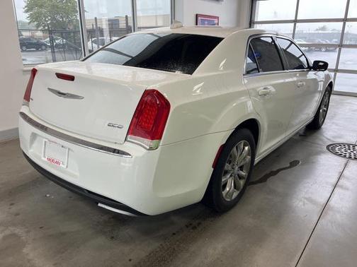 2015 Chrysler 300 Limited