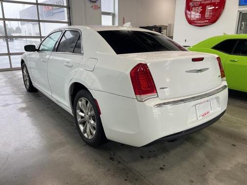 2015 Chrysler 300 Limited