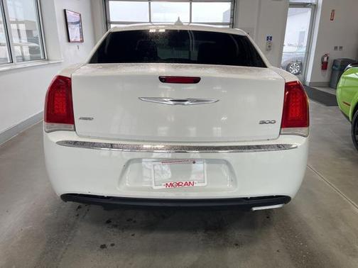 2015 Chrysler 300 Limited