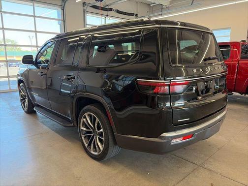 Diamond Black Crystal Pearlcoat 2022 Jeep Wagoneer Series II 4x4
