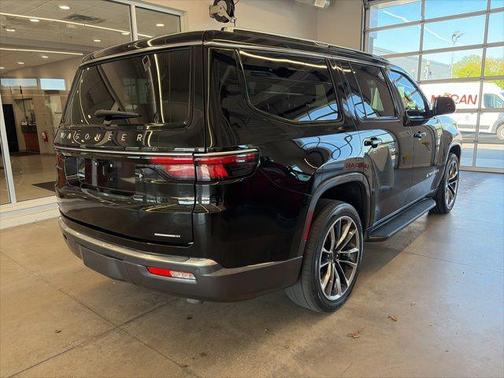 Diamond Black Crystal Pearlcoat 2022 Jeep Wagoneer Series II 4x4