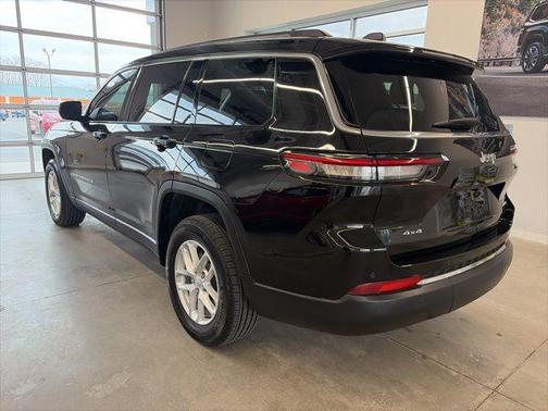 Diamond Black Crystal Pearlcoat 2023 Jeep Grand Cherokee L Laredo