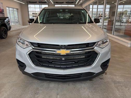 Silver Ice Metallic 2020 Chevrolet Traverse LS
