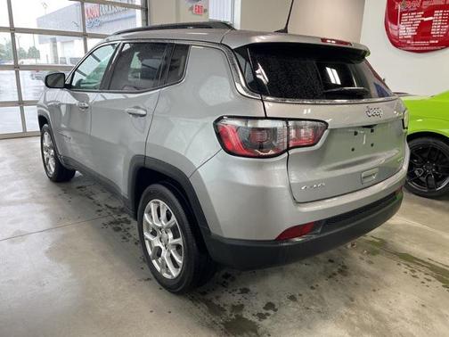 2022 Jeep Compass Latitude Lux