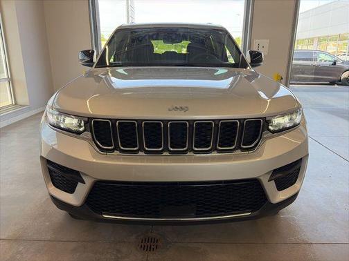 Silver Zynith 2023 Jeep Grand Cherokee Laredo