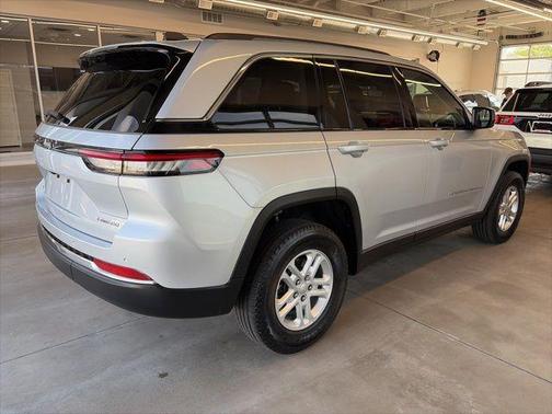 Silver Zynith 2023 Jeep Grand Cherokee Laredo