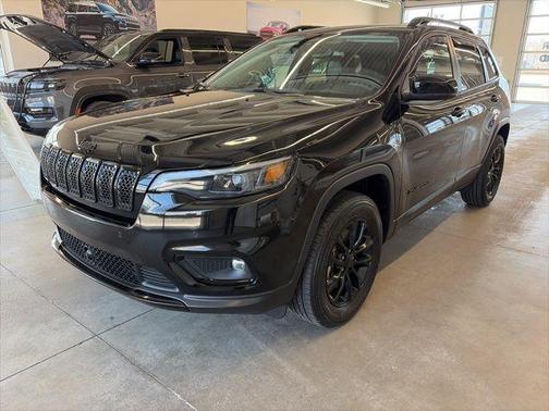 Diamond Black Crystal Pearlcoat 2023 Jeep Cherokee Altitude