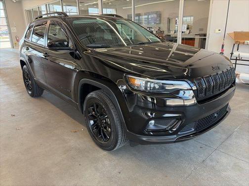Diamond Black Crystal Pearlcoat 2023 Jeep Cherokee Altitude