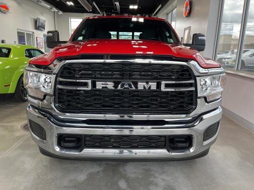 2023 RAM 2500 Tradesman Crew Cab 4x4 6'4' Box