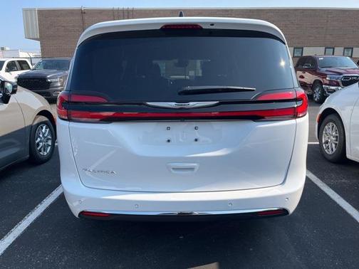 2025 Chrysler Pacifica L