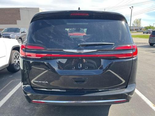 2025 Chrysler Pacifica L