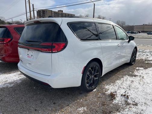 2026 Chrysler Pacifica L