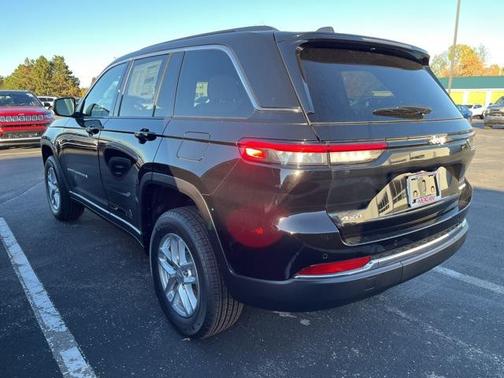 2025 Jeep Grand Cherokee Laredo