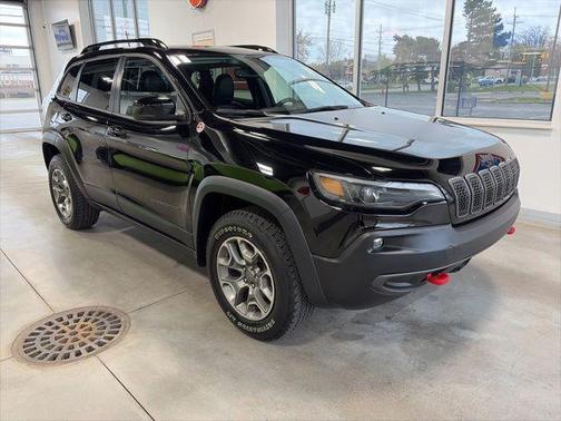 Diamond Black Crystal Pearlcoat 2022 Jeep Cherokee Trailhawk