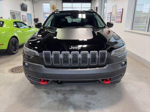 Diamond Black Crystal Pearlcoat 2022 Jeep Cherokee Trailhawk