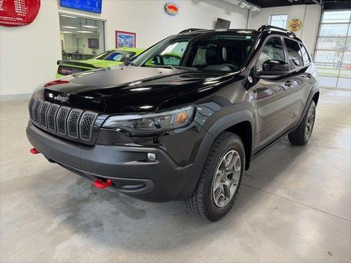 Diamond Black Crystal Pearlcoat 2022 Jeep Cherokee Trailhawk