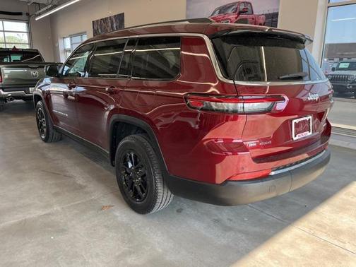 2021 Jeep Grand Cherokee L Laredo