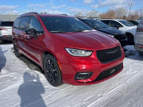 Red Hot Pearlcoat 2026 Chrysler Pacifica Limited