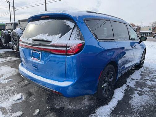 2026 Chrysler Pacifica L