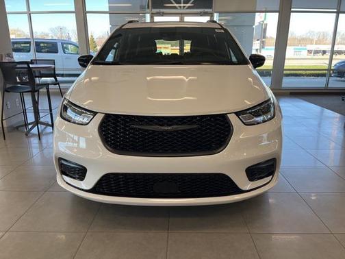 2025 Chrysler Pacifica Hybrid Select